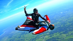 翼装飞行Wingsuit Flying免广告内置最新菜单下载-翼装飞行Wingsuit Flying玩穿越下载v.3.92
